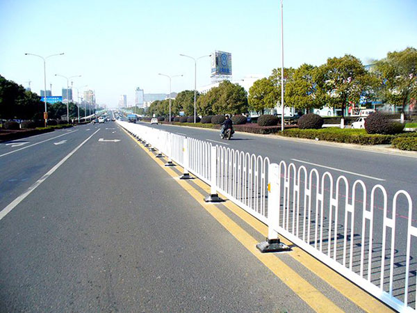 京式焊接道路护栏图片2